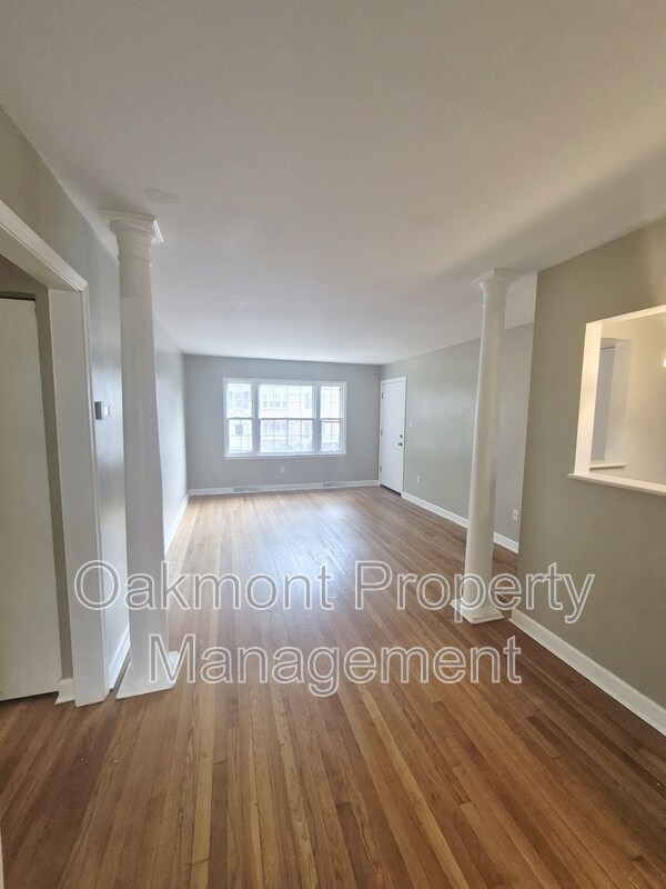 Building Photo - 2404 Barracks Ct