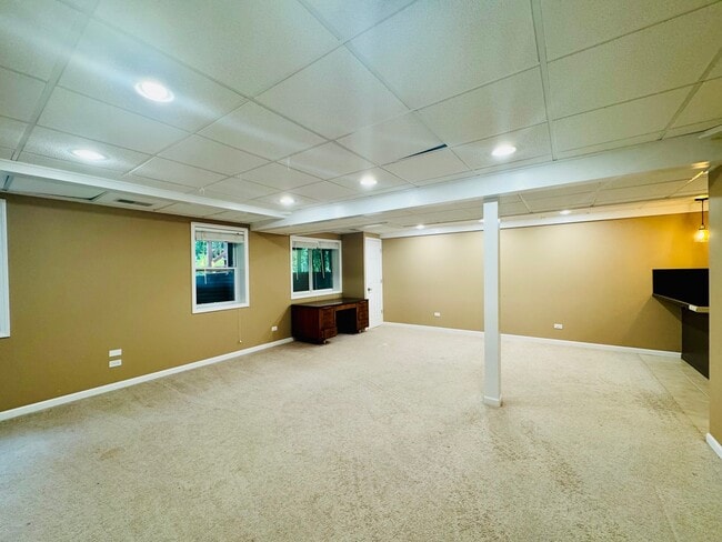 Building Photo - 1318 Leonard Dr