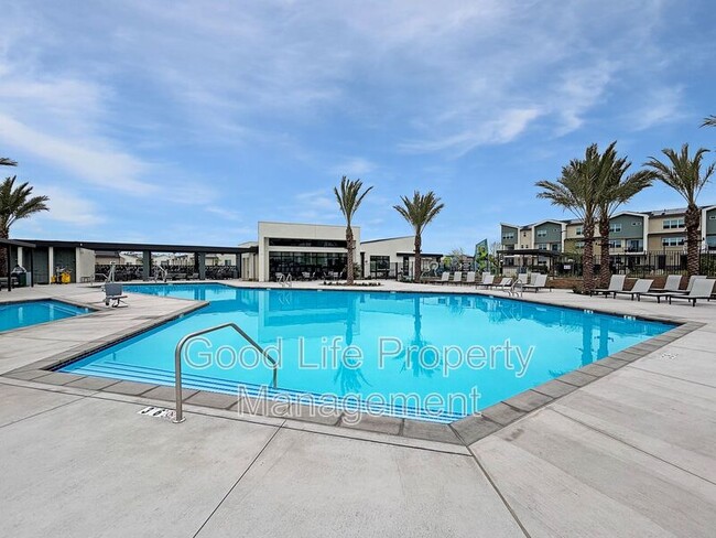 Building Photo - 820 Makani St