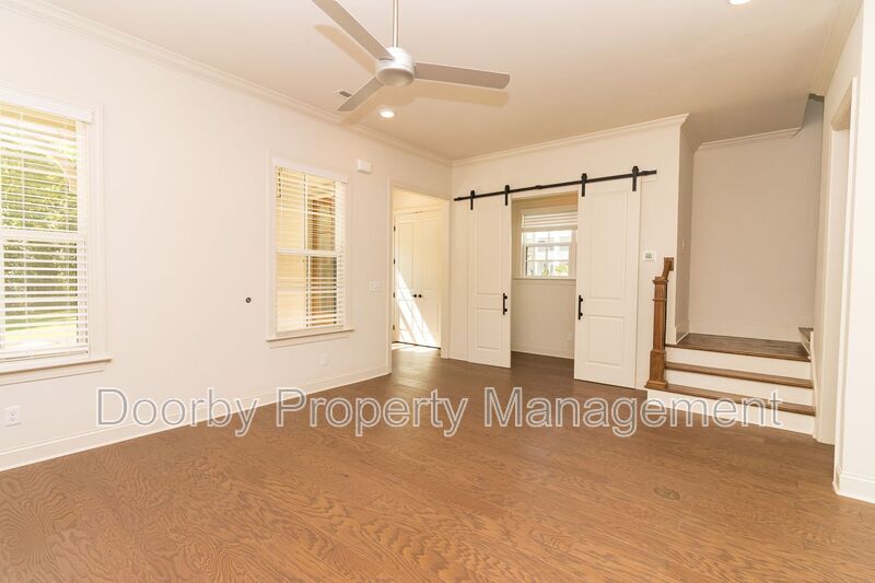 Building Photo - 6908 Roberta Ln