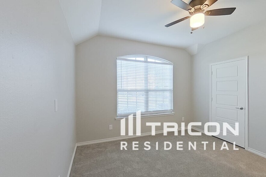 Building Photo - 3310 Rio Grande Rd