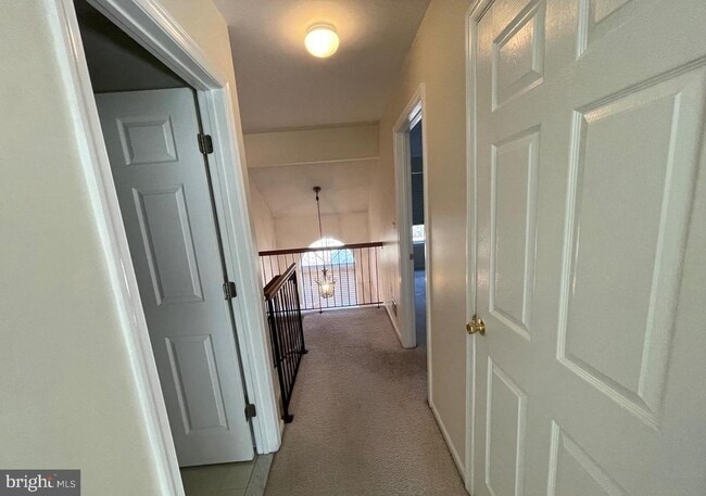 Building Photo - 127 Tulip Ln