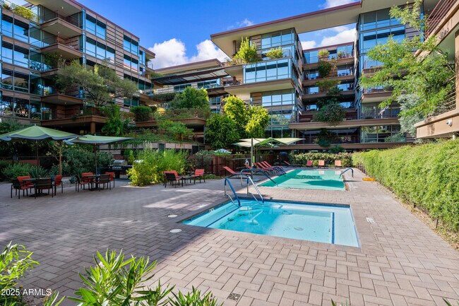 Building Photo - 7167 E Rancho Vista Dr