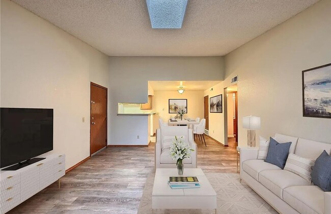 Building Photo - Charming 1BR Condo in Aurora