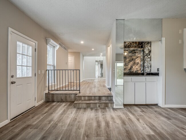 Building Photo - 6409 Miles Ln