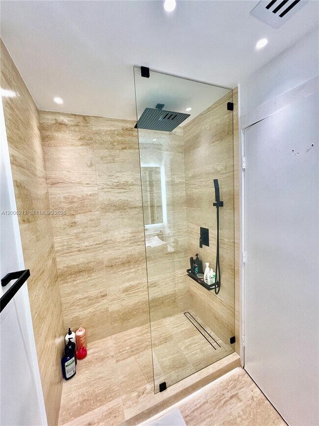 Building Photo - 3340 NE 190th St