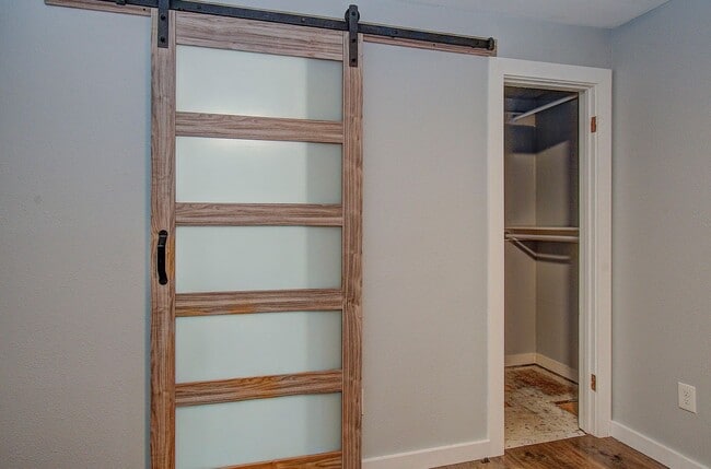 Building Photo - Charming 1+bd, 1ba Bungalow w/ Renovated Attic