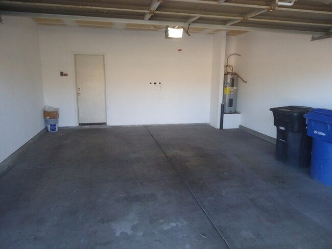 Building Photo - Nice 3/2 rental immediately available in Rancho Gabriela Subdivision