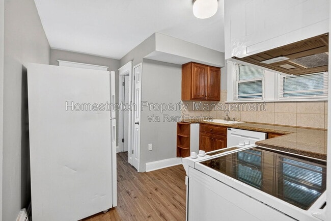 Building Photo - 9006 Baroda Ave