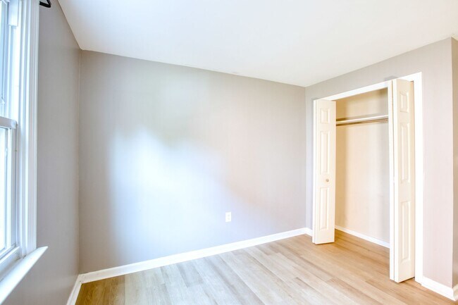 Building Photo - 12 Martin St