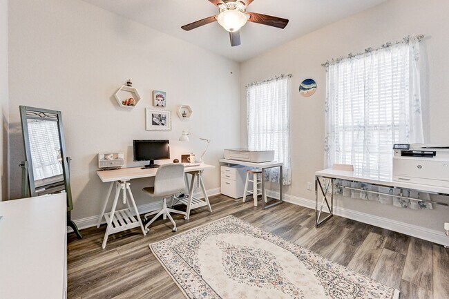 Building Photo - 4221 Davis Oak Dr