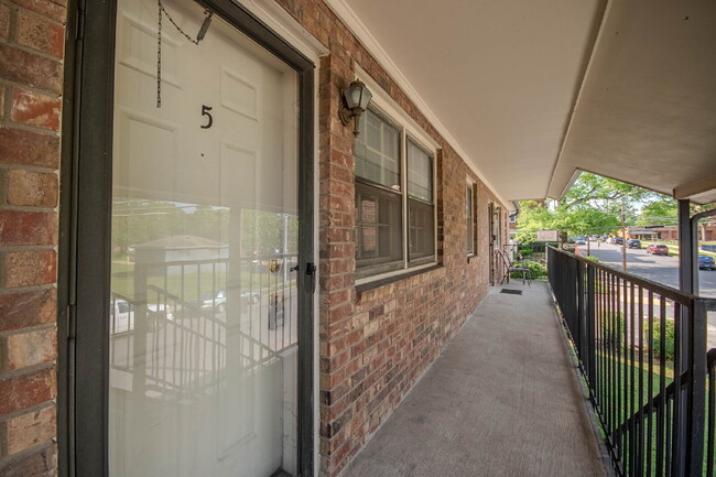 Building Photo - Amazing Location! View of Centennial Park!...