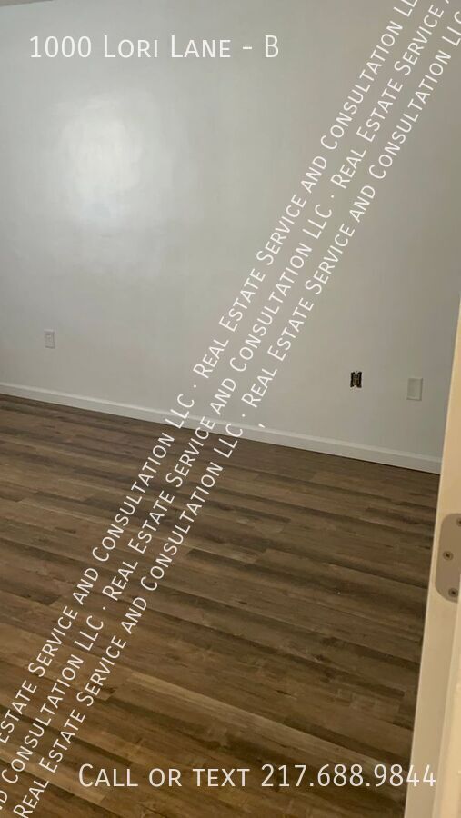 Building Photo - 1000 Lori Ln