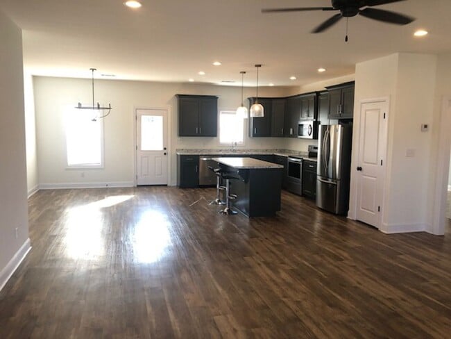 Building Photo - 138 Pritchard Cir