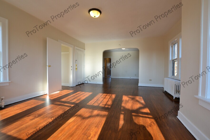 Building Photo - 757 Jasper St