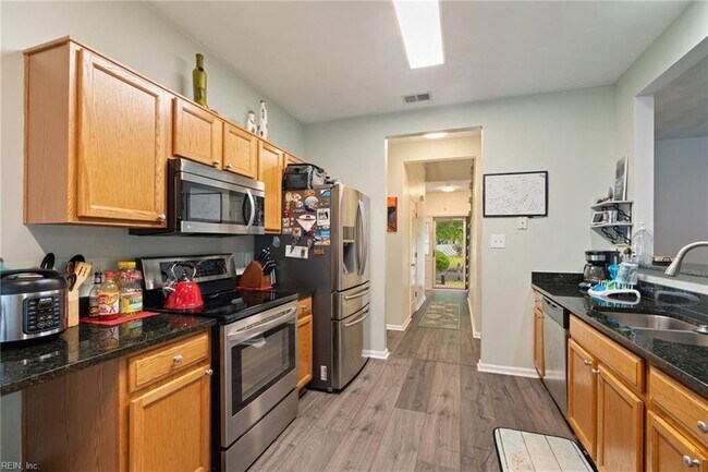 Building Photo - 704 Rocky Run Ct