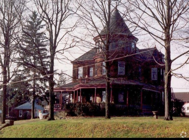 Building Photo - 336 N 10th St