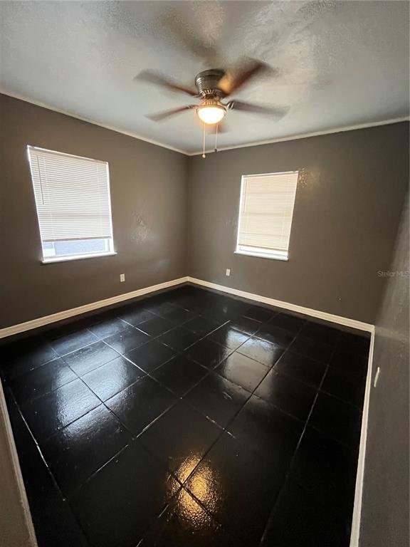 Building Photo - 918 W 11th St