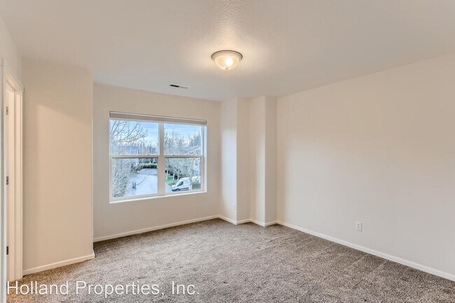 Building Photo - 3 br, 3 bath House - 2155 NE Cadbury Ave