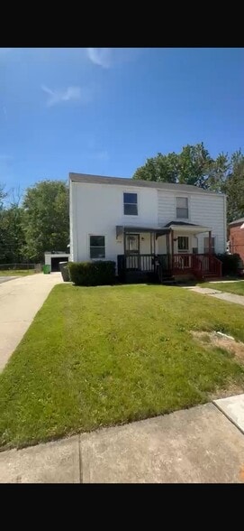 Building Photo - 1550 E 256th St