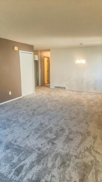 Building Photo - 9 Heights Rd NE