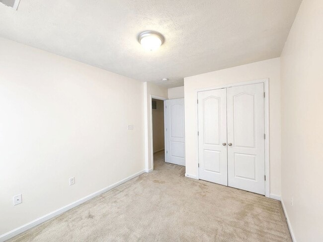 Building Photo - 3 bed/2.5 bath Townhouse in Westover - Ava...