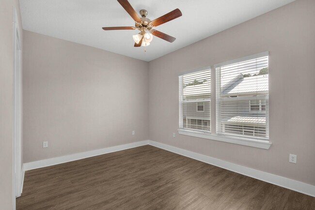 Building Photo - 384 Date Palm Ln