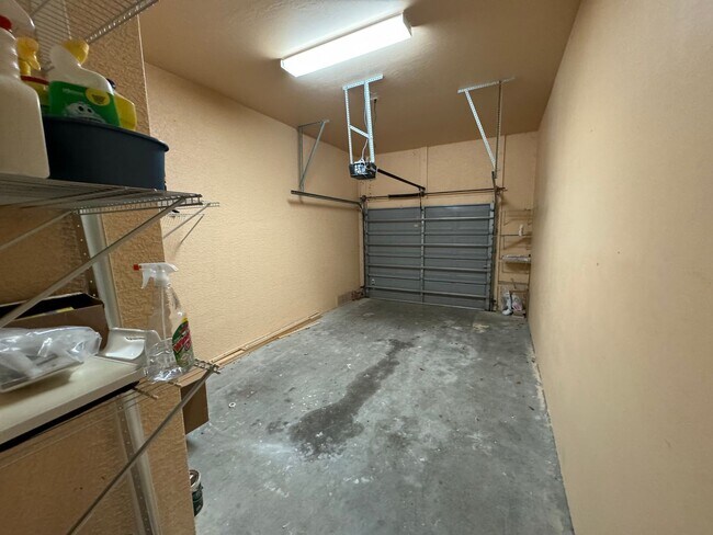Building Photo - Newly Renovated & Available Now - Furnishe...