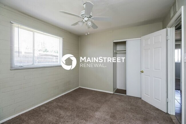 Building Photo - 4 Bedroom Pet-Friendly Home in Phoenix, AZ with Main Street Renewal