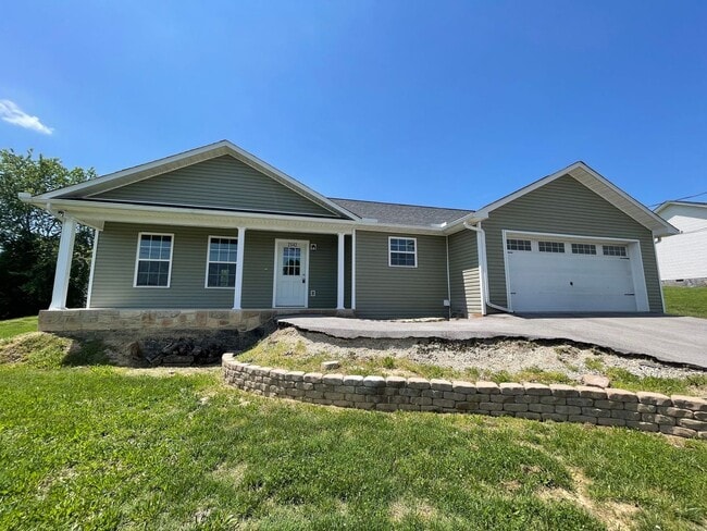 Primary Photo - Single Family Home in White Pine TN