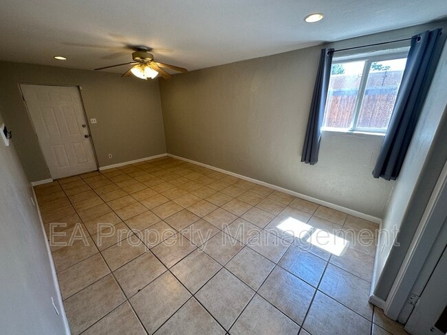 Building Photo - 3524 Cuervo Dr NE