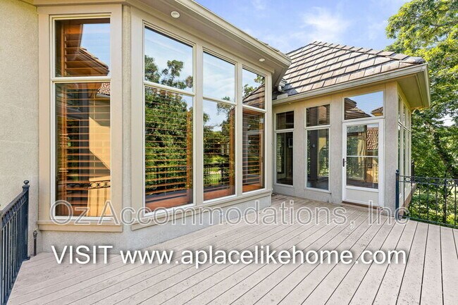 Building Photo - 16690 Country Club Dr