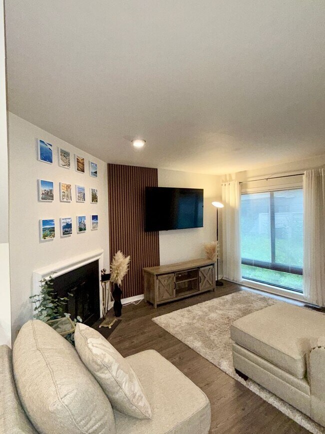 Building Photo - Modern Comfort in Sought-After Gaithersburg