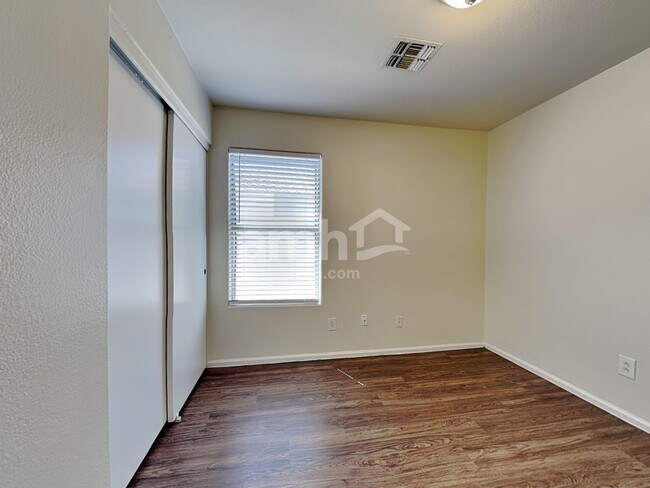 Building Photo - 11436 E Pronghorn Ave