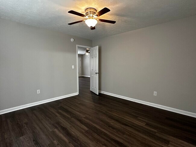 Building Photo - 1998 Wrightsboro Rd