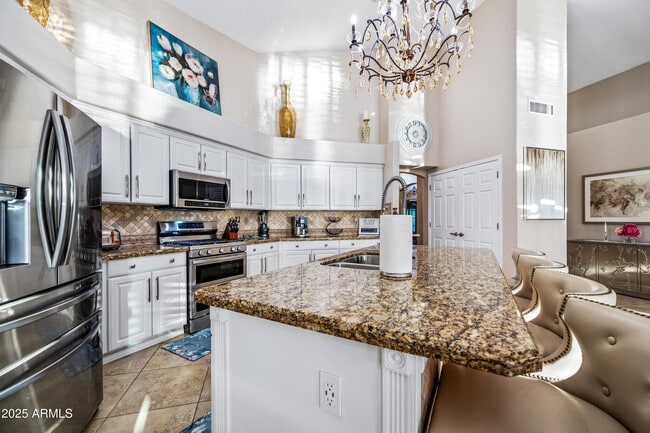 Building Photo - 1817 E Willow Tree Ct