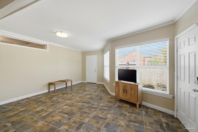 Building Photo - 1618 W Garden St