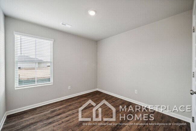 Building Photo - 4022 Ryan Dr SW