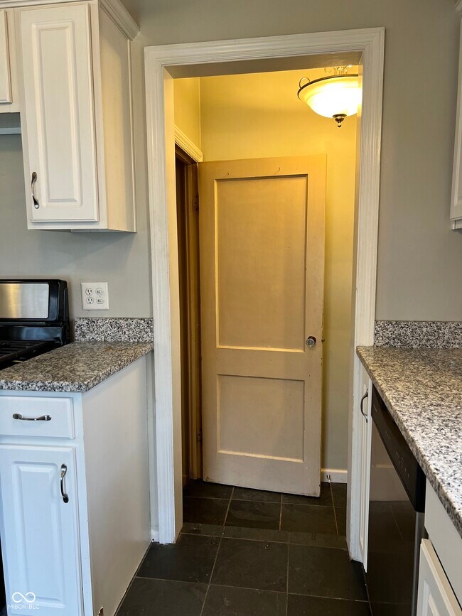 Building Photo - 1328 Wallace Ave