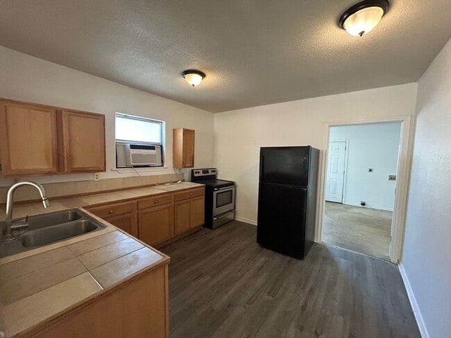 Building Photo - COMING SOON! Cute 3 Bedroom, 1 Bath Close to Downtown San Antonio.