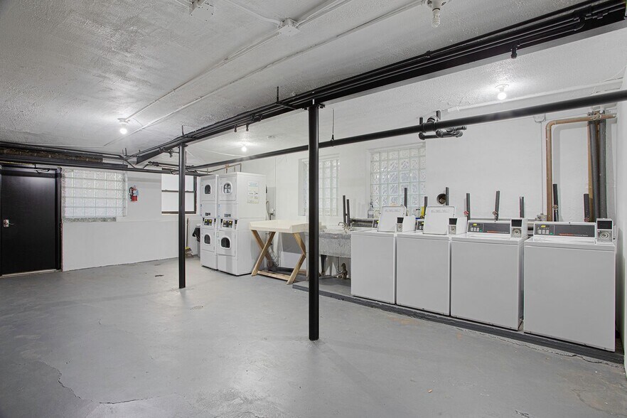 Building Photo - 4707 N Albany Ave