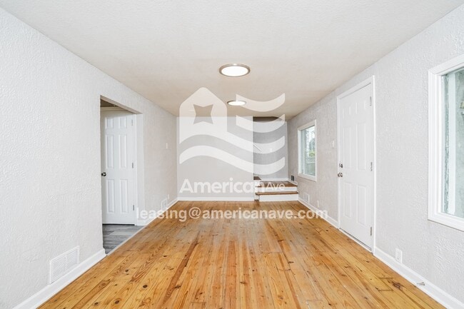 Building Photo - 5920 N 68th St
