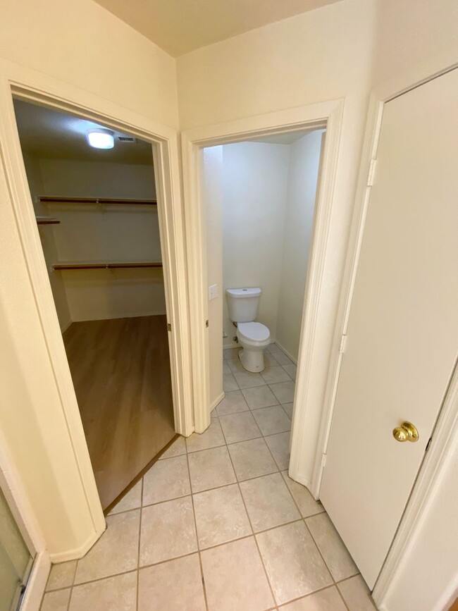 Building Photo - Corner Lot Property 3 bedroom 2 Bath