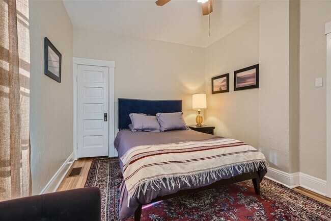 Building Photo - 2151 S Cherokee St