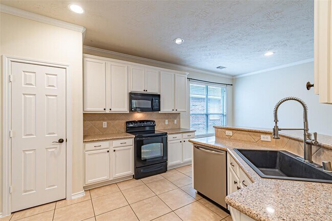 Building Photo - 17911 Serene Shore Dr