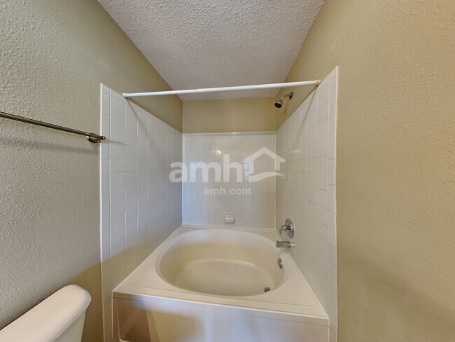 Building Photo - 356 Winterset Way