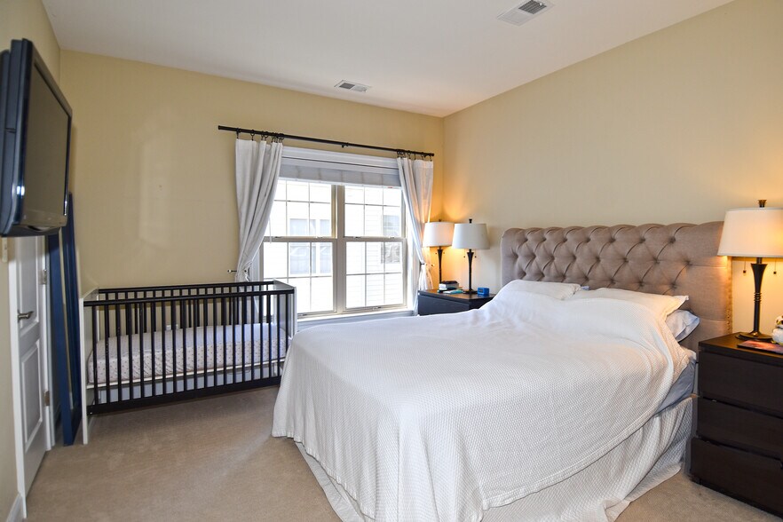 Primary Bedroom - 451 N George Mason Dr