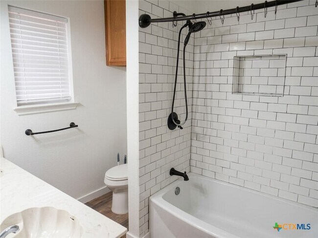 Building Photo - 202 Appaloosa Dr