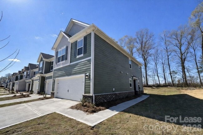 Building Photo - 2867 Aubrey St
