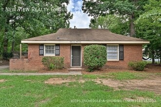 Building Photo - 8439 Country Oaks Rd